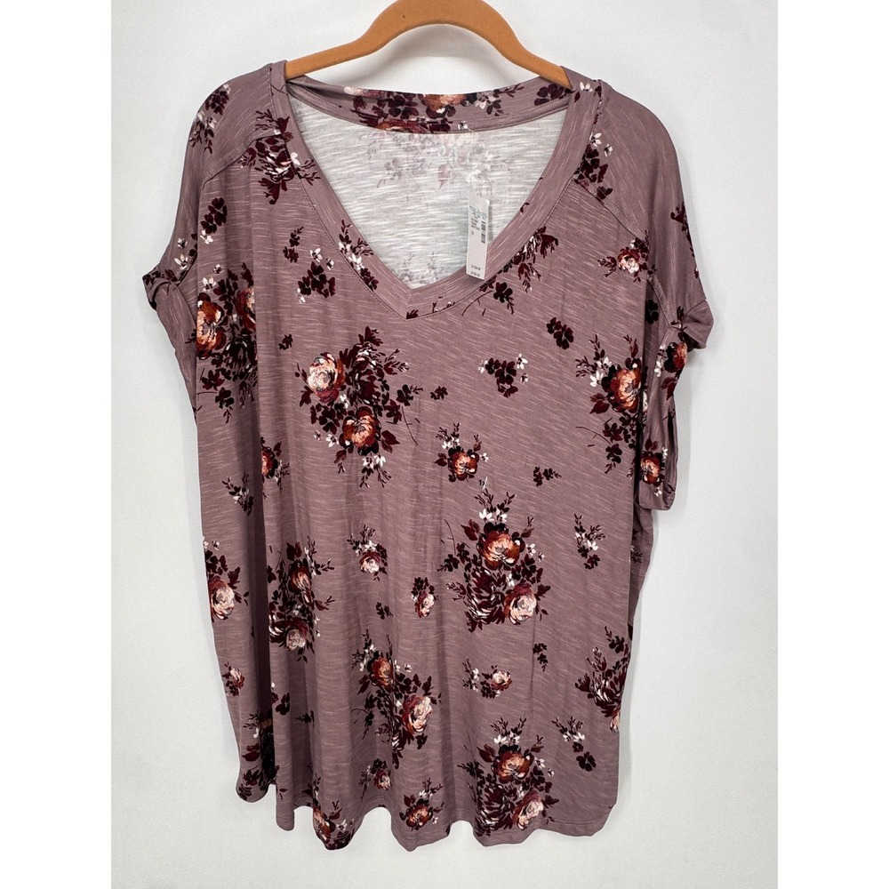 Maurices T-Shirt Women 1X Mauve NWT Floral V-Neck Cuffed Sleeve Slub Knit